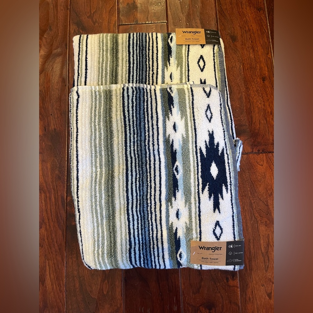 Set of 2 Wrangler Blue and White Patterned Bath Towels